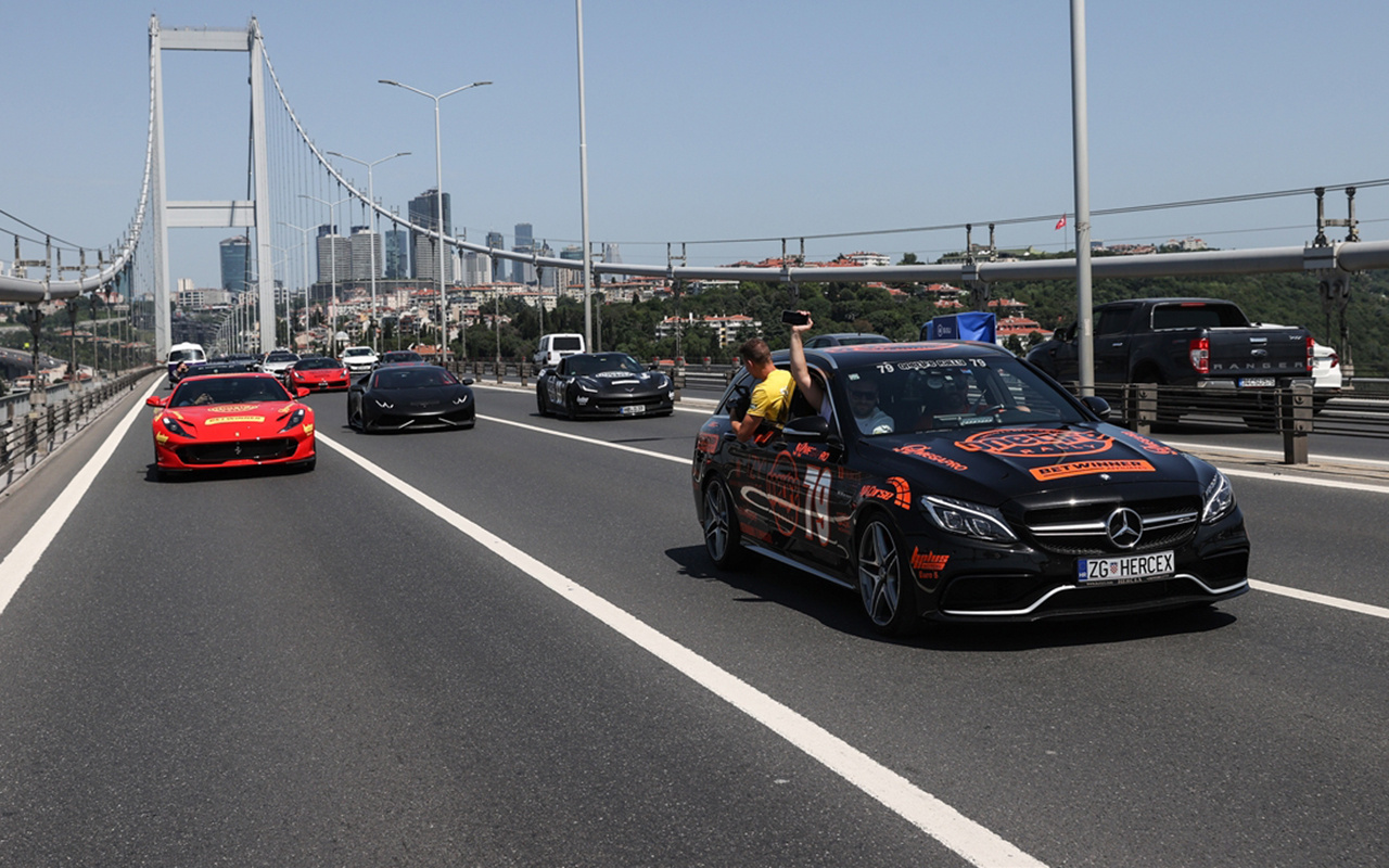 Süper otomobiller İstanbul'dan yola çıktı