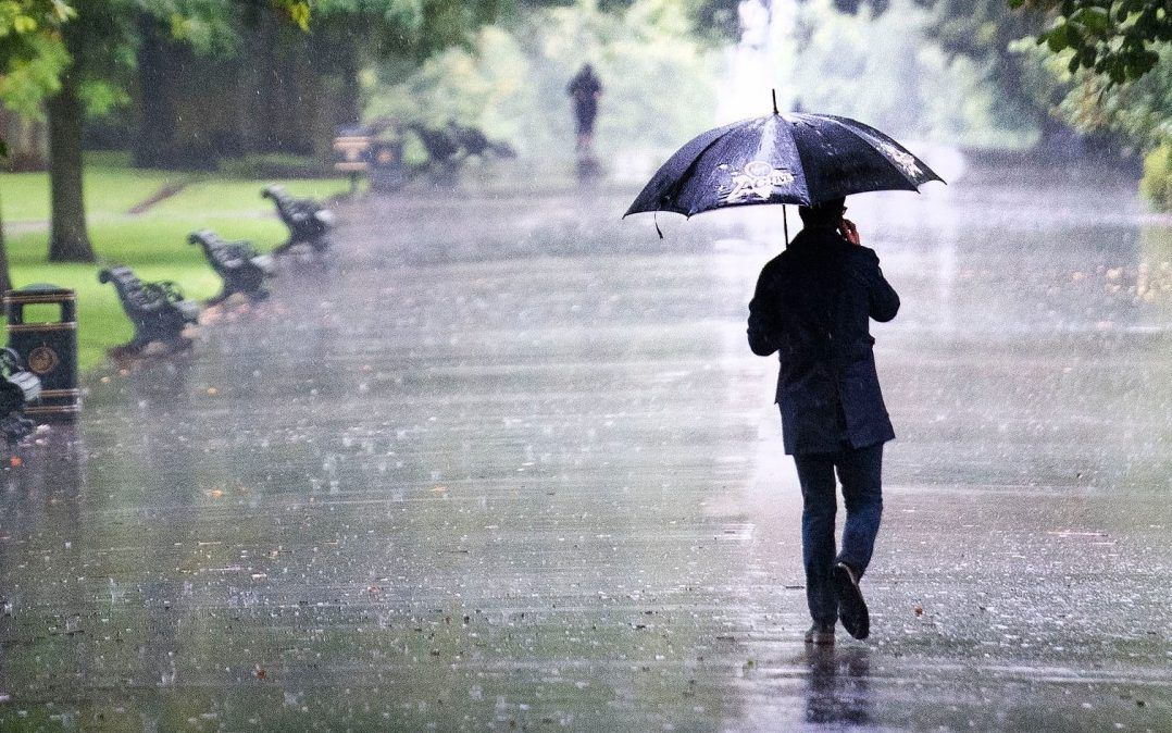 Meteoroloji uyardı hafta sonuna dikkat! Bunaltan sıcaklar yerini yağmura bırakıyor