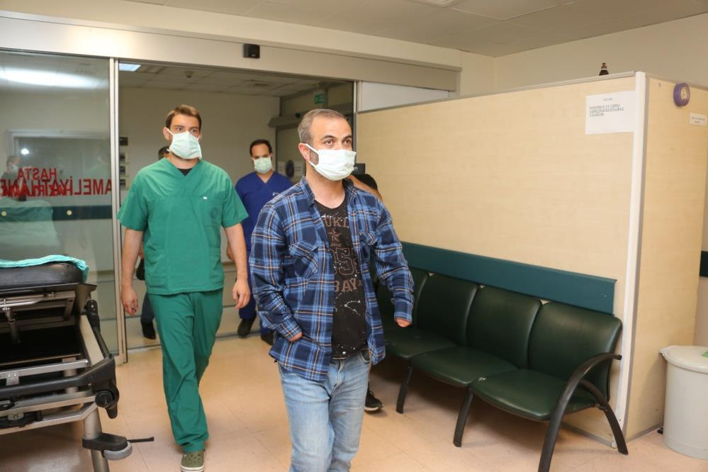 Türkiye’de ilk yüz naklini gerçekleştiren doktor, 5’inci çift kol nakil uygulamasını tamamladı