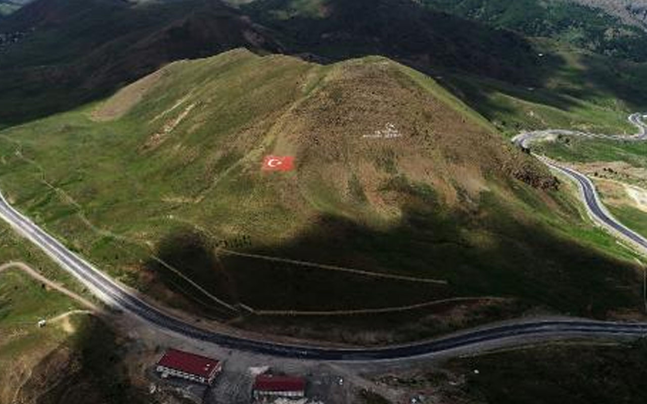 Sivas'ta şehitler için dev Türk Bayrağı yapıldı! 32 gün sürdü 138 ton taş kullanıldı