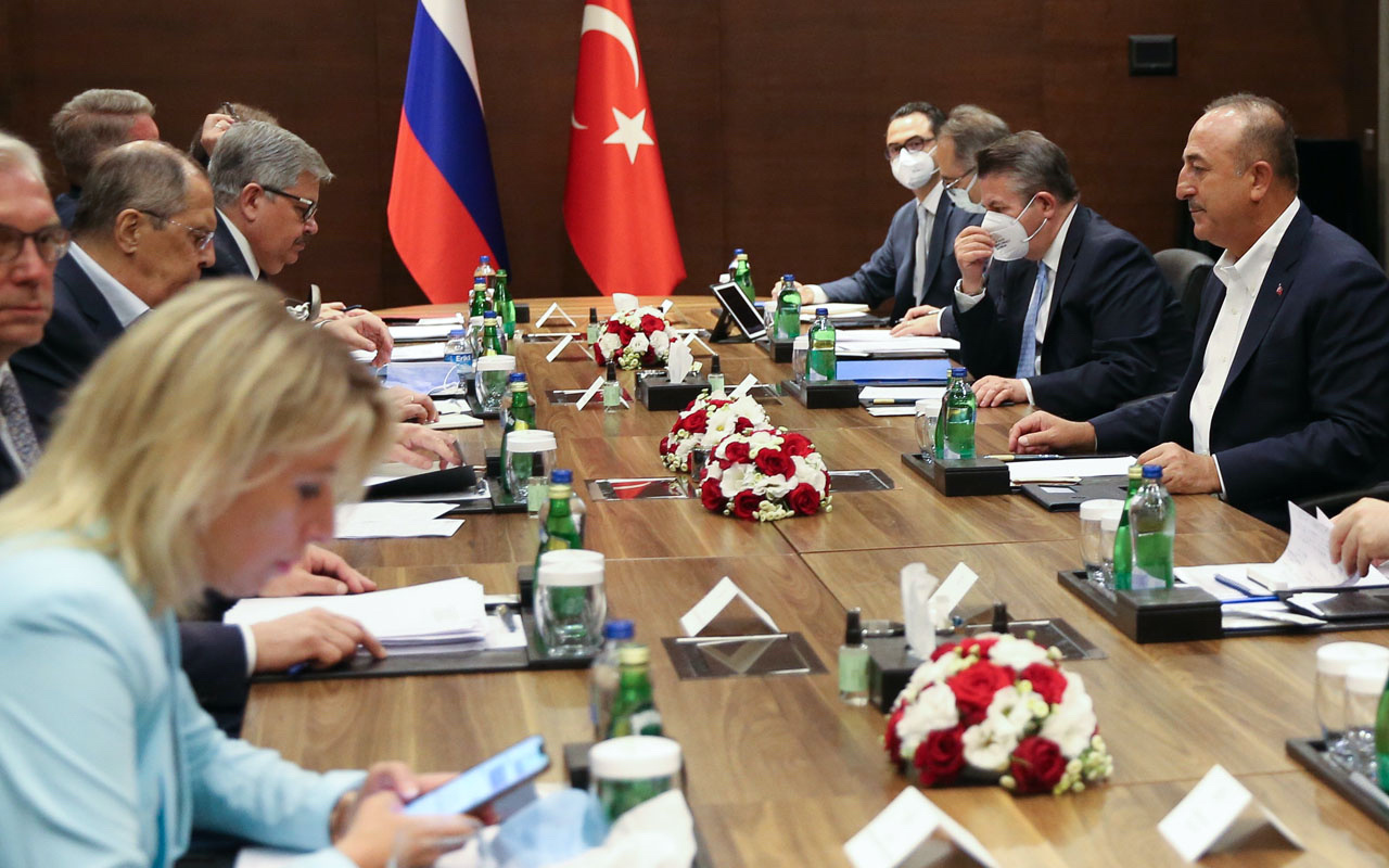 Mevlüt Çavuşoğlu ve Rus Dışişleri Bakanı Lavrov bir araya geldi Rusya'nın Kanal İstanbul mesajı
