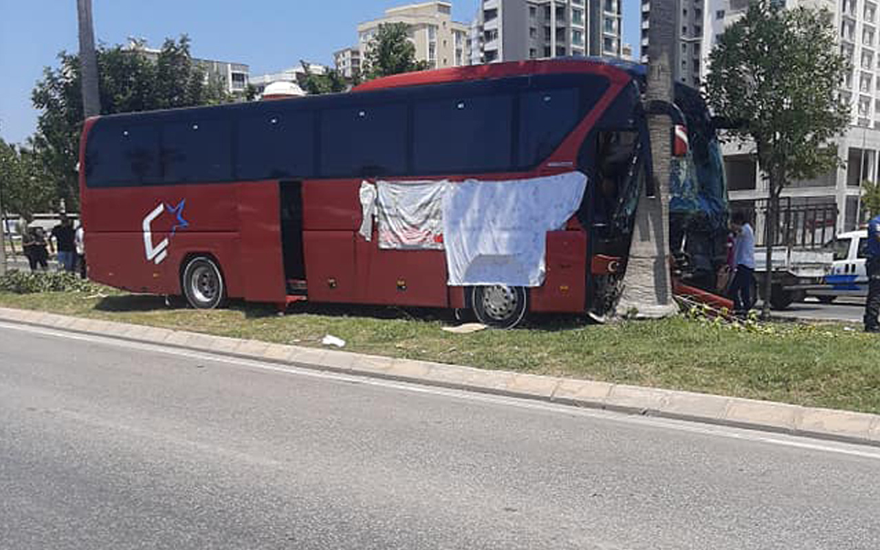 Adana'da feci kazada şoför öldü! Firma ilk iş logoyu çarşafla kapattı