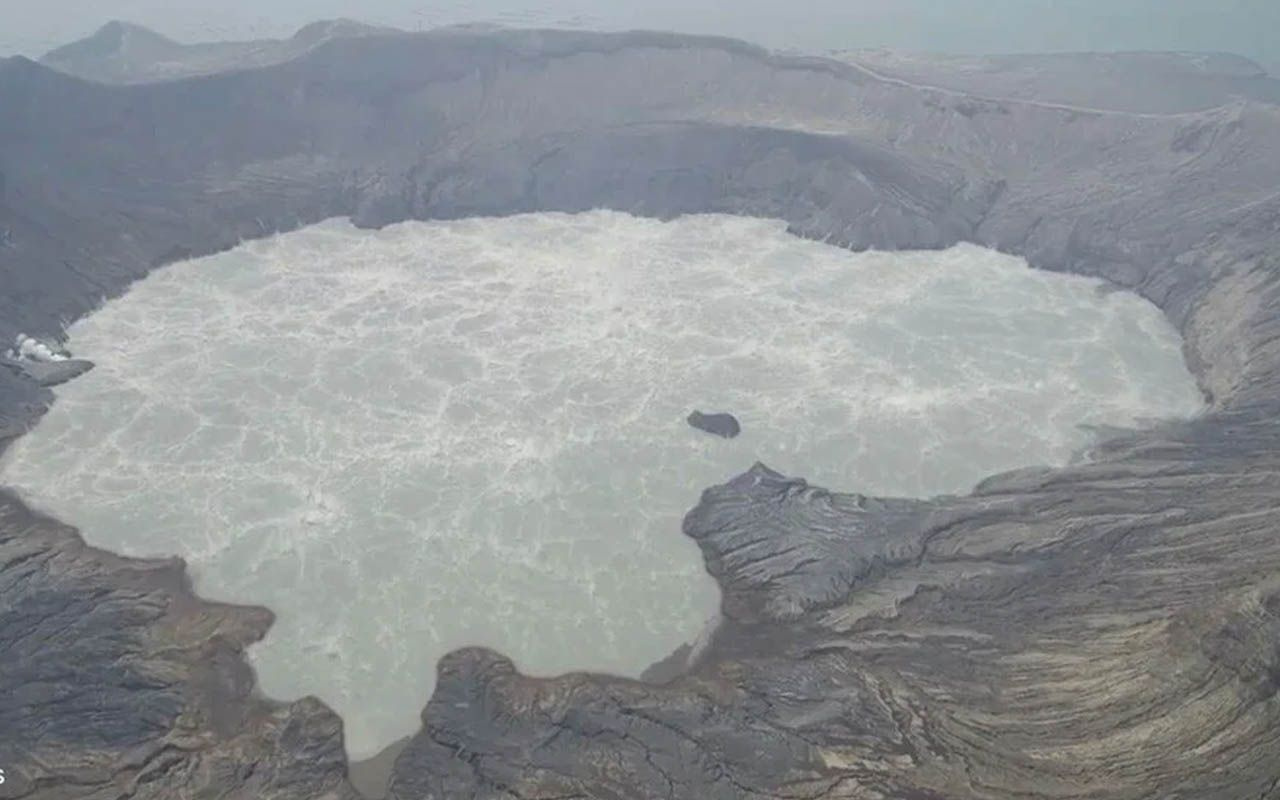 Taal Yanardağı patladı patlayacak! Filipinler'de binlerce kişi tahliye ediliyor