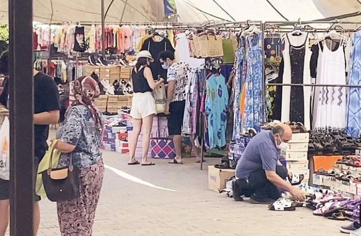 Mert Fırat ve eşi İdil Fırat'ın Bodrum'da pazar turu: Bir parça 500 tl!