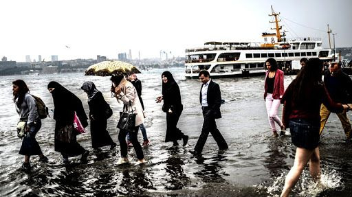 Çok fena geliyor! İstanbul için sel alarmı verildi sokağa çıkarken dikkat