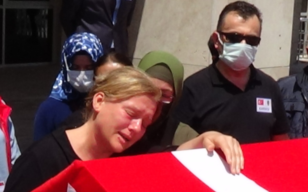 Kütahya'da şehidin cenazesinde gözyaşları sel oldu! Müdahalelere rağmen kurtarılamadı