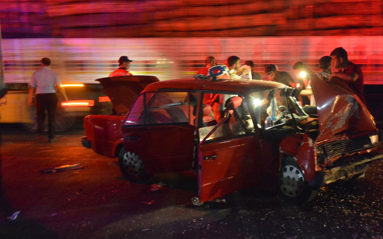 Aydın'da üç aracın karıştığı trafik kazasında 2 kişi öldü, 1 kişi ağır yaralandı