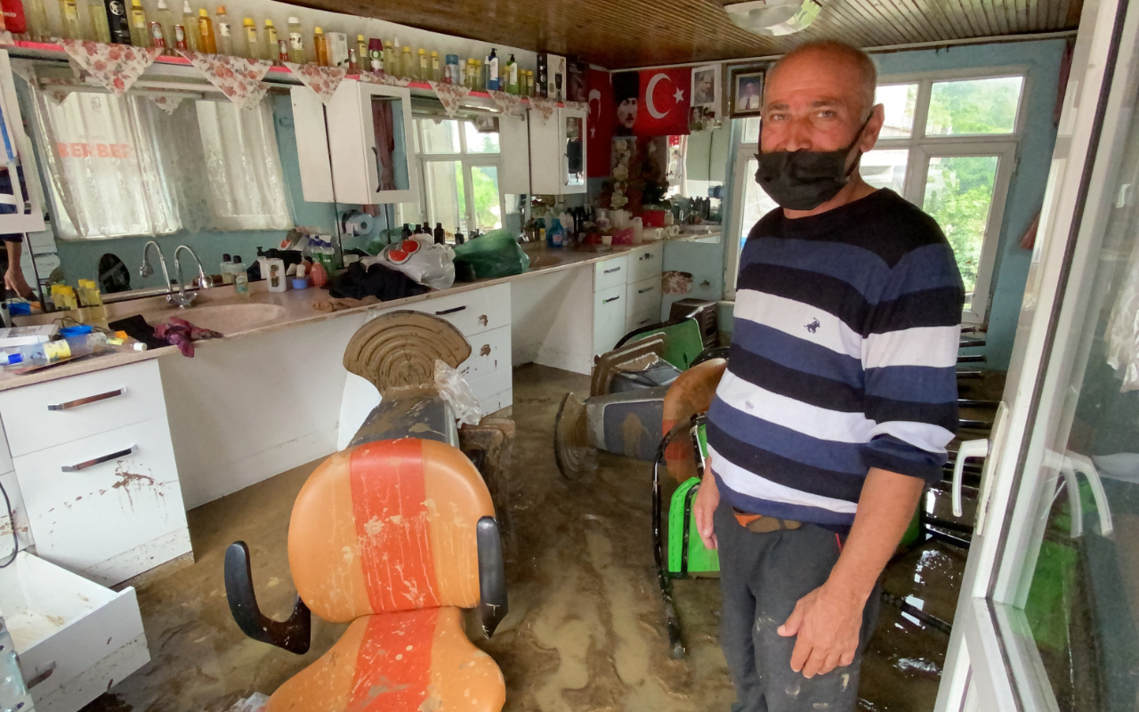 Zonguldak'ta müşterisini tıraş ederken dehşeti yaşadı! Son anda...