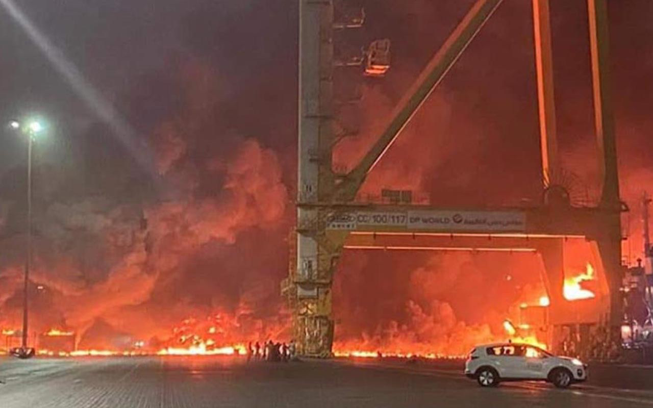 Dubai'de büyük patlamanın olduğu gemi temizlik malzemeleri taşıyormuş