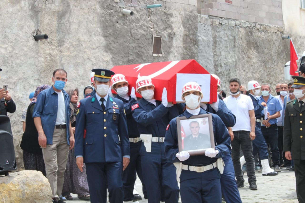 Şehit astsubay Cihan Çiftçibaşı'ya Nevşehir'de veda! Annenin feryadı içleri acıttı