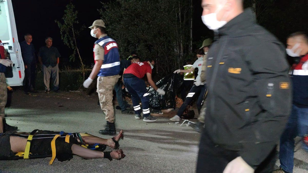 Van'da kaçak mülteci taşıyan takla atıp yandı! 12 kişi feci şekilde öldü, 20 yaralı var