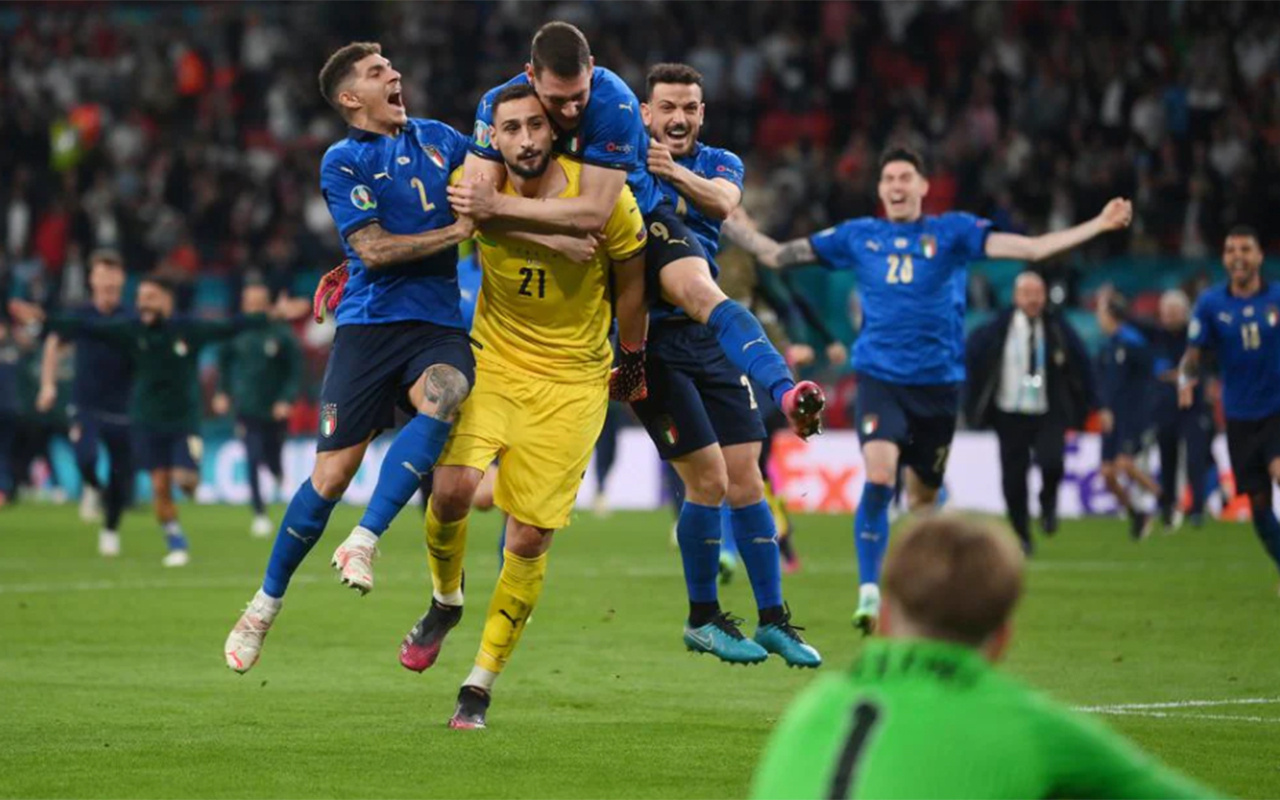 EURO 2020'de İngiltere'yi penaltılarda deviren İtalya şampiyon oldu