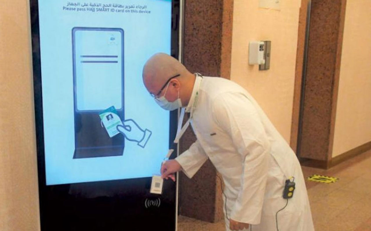 Suudi Arabistan ilk akıllı hac kartını çıkardı