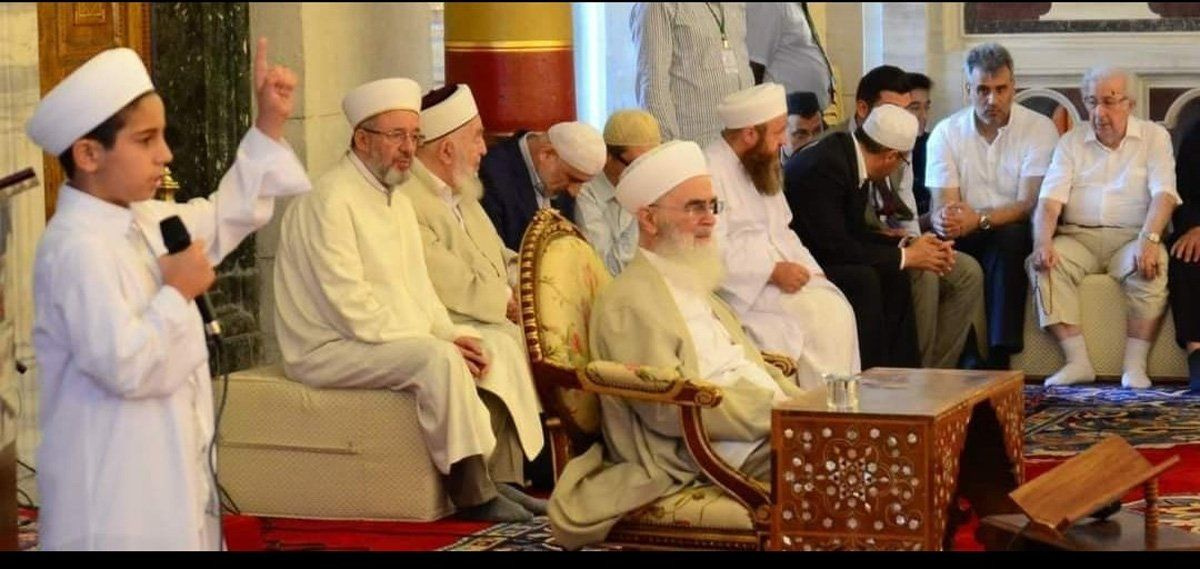 Fatih Camisi'ne 'protokol koltuğu' konuldu! Hafızlık töreninde inanılmaz görüntü