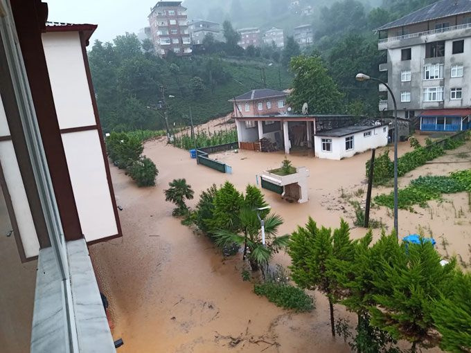 Rize'de sağanak yağışlar hasara yol açtı
