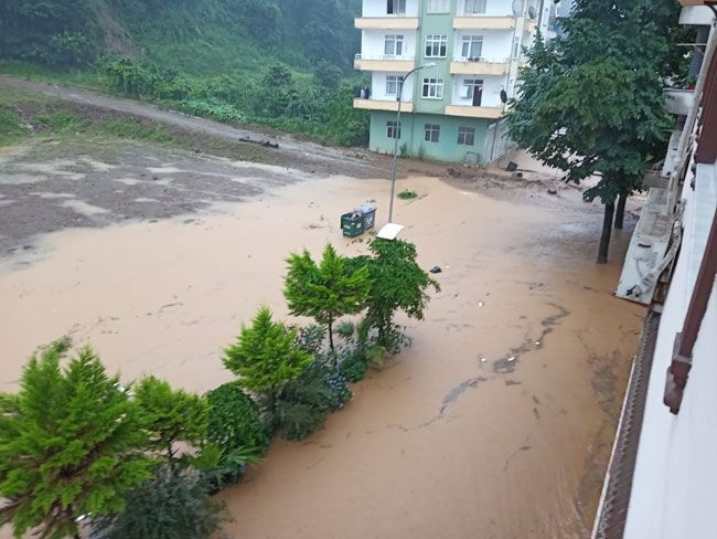 Rize'de sağanak yağışlar hasara yol açtı