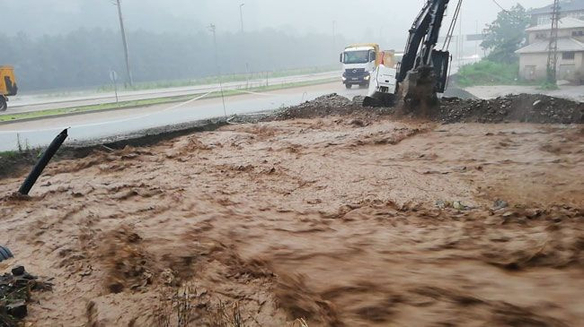 Rize'de sağanak yağışlar hasara yol açtı