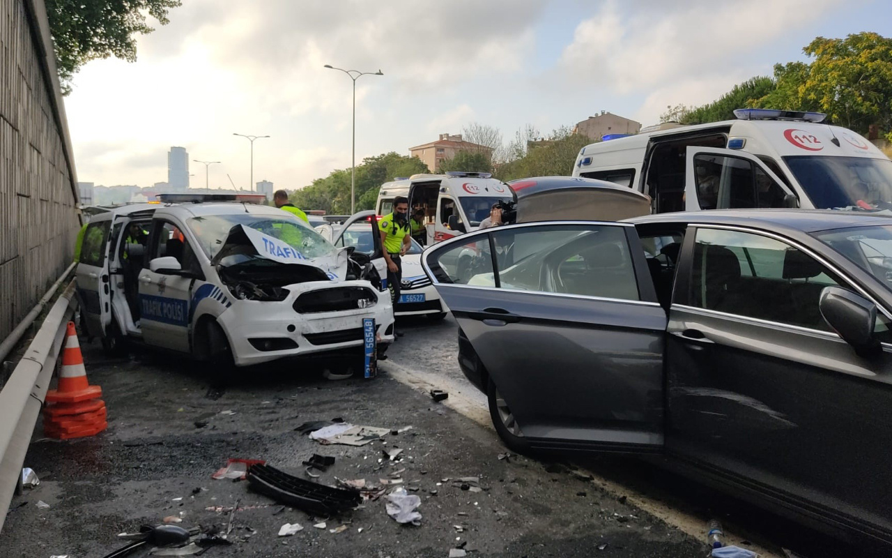 TEM'de polis aracı otomobil ile çarpıştı yaralılar var