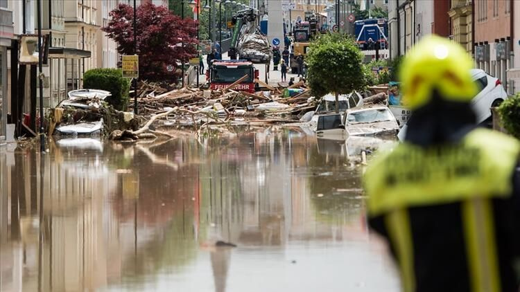 Almanya'da sel! Ölü sayısı 100'ü aştı binlerce kişi kayıp binalar çöktü yollar yok oldu