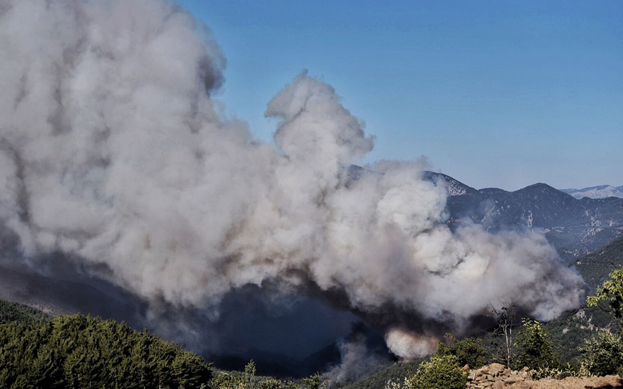 Mersin'deki orman yangınında korkutan gelişme! Üs bölgesi boşaltılıyor