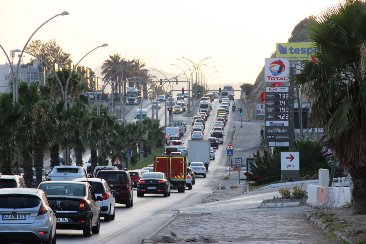 Bodrum’da nüfus 1 milyona yaklaştı! Oteller ve sahiller doldu taştı