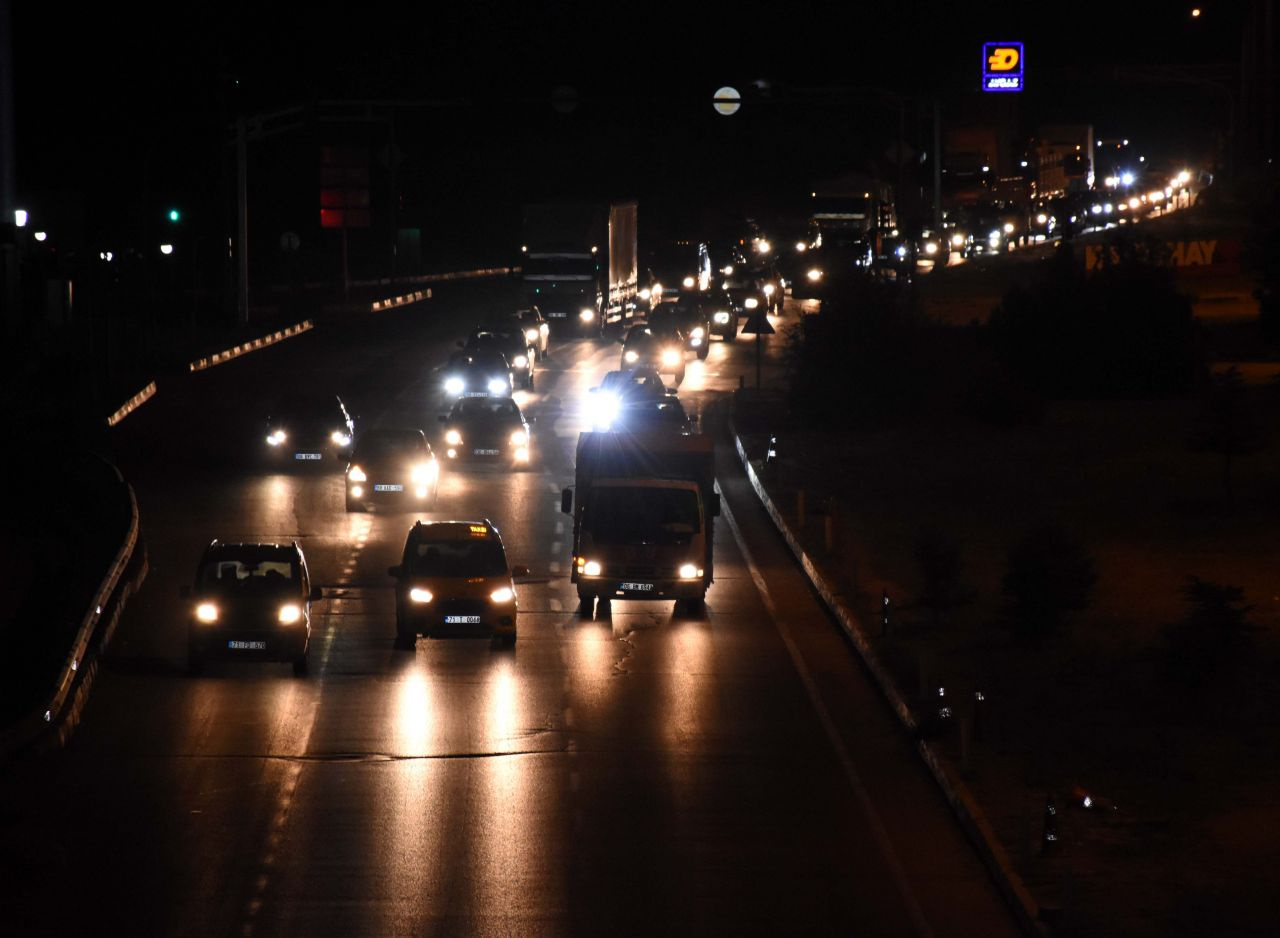 43 ilin geçiş noktası!  "Kilit kavşak" Kırıkkale'de bayram öncesi trafik yoğunluğu başladı