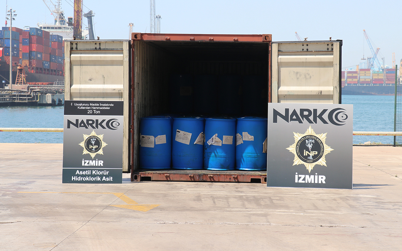 İzmir'e Çin'den getirilen bir konteynerde uyuşturucu yapımında kullanılan kimyasal madde ele geçirildi