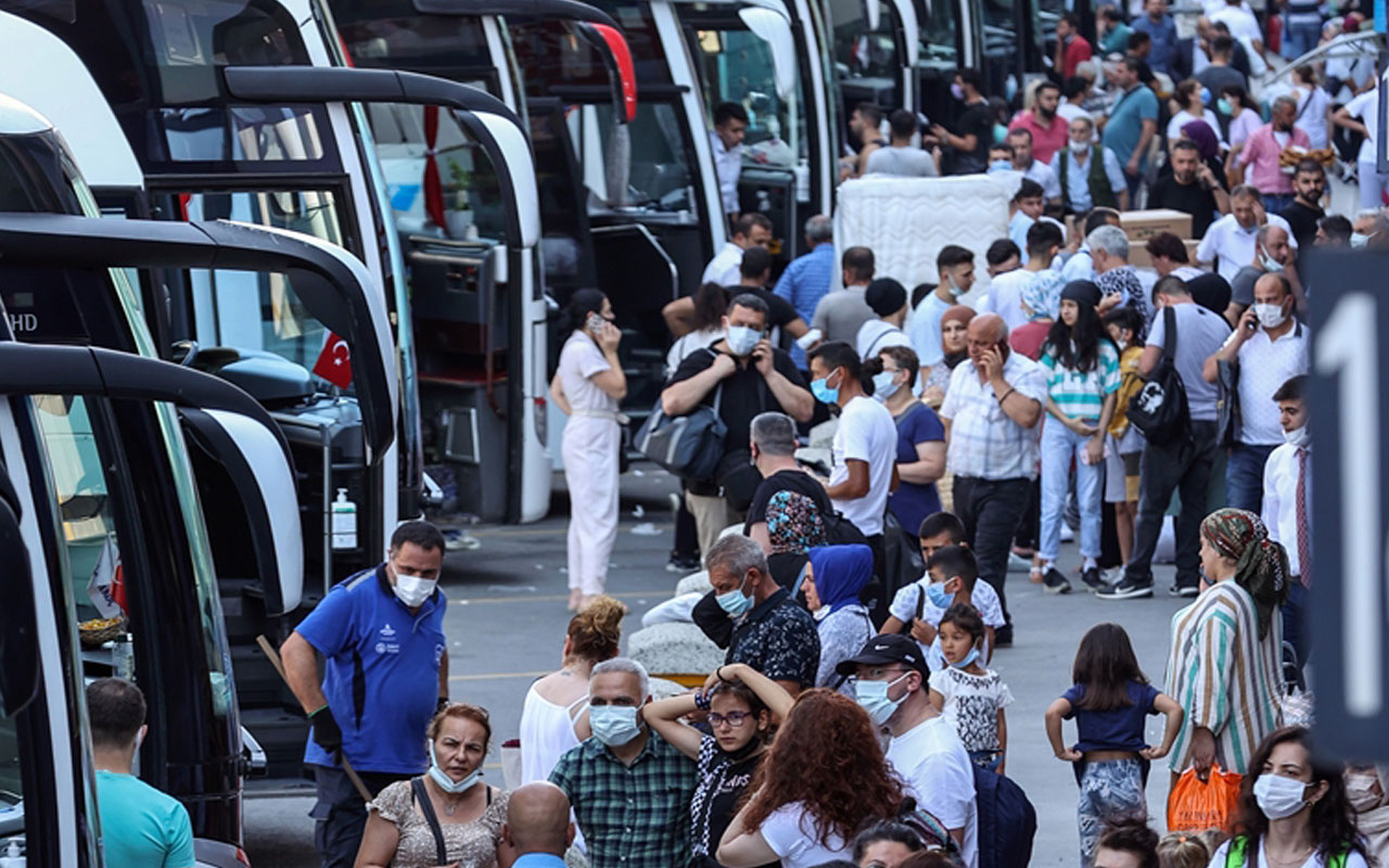 Bayram öncesi hareketlilik! İstanbul'da trafik sakin, havalimanı ve otogarlar tıklım tıklım