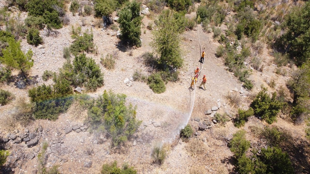 Mersin Aydıncık'taki orman yangını! 50 saat sonra kontrol altına alındı zarar gören alan görüntülendi