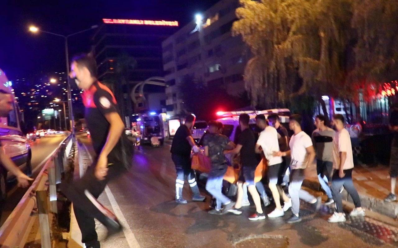 İzmir'de bıçaklı, kaldırım taşlı 'omuz atma' kavgası: 1 ölü, 3 yaralı