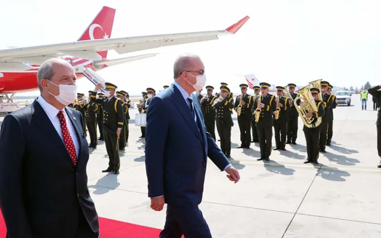 Cumhurbaşkanı Erdoğan Kıbrıs'ta coşkuyla karşılandı