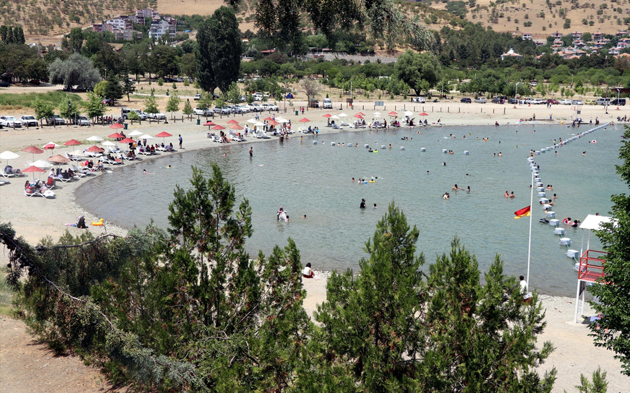 Doğu'da tatilcilerin vazgeçilmez adresi Elazığ'daki Hazar Gölü turizmde bayram bereketi yaşıyor