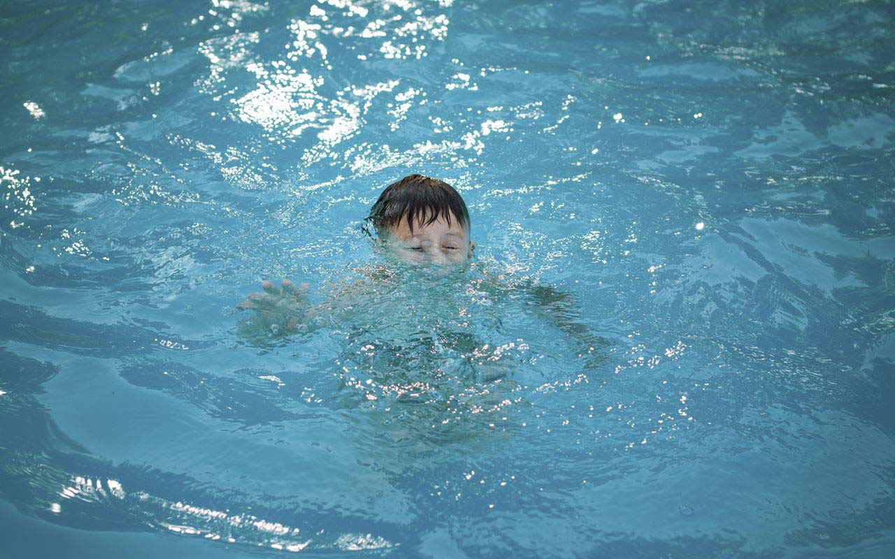 Yüzme bilseniz de boğulursunuz! Milli yüzücü boğulmamak için taktik verdi