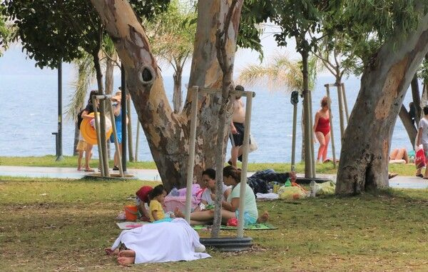 Salgın unutuldu Antalya'da plajlar doldu taştı! Adım atacak yer kalmadı