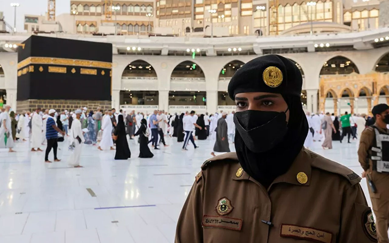 Suudi kadın güvenlik görevlileri ilk kez Hac sırasında nöbette