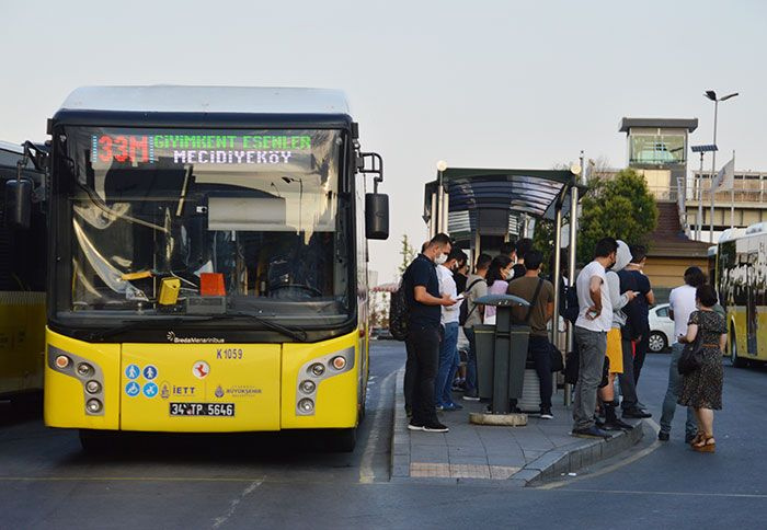  Bayram bitti mesai başladı, İstanbul güne trafikle uyandı