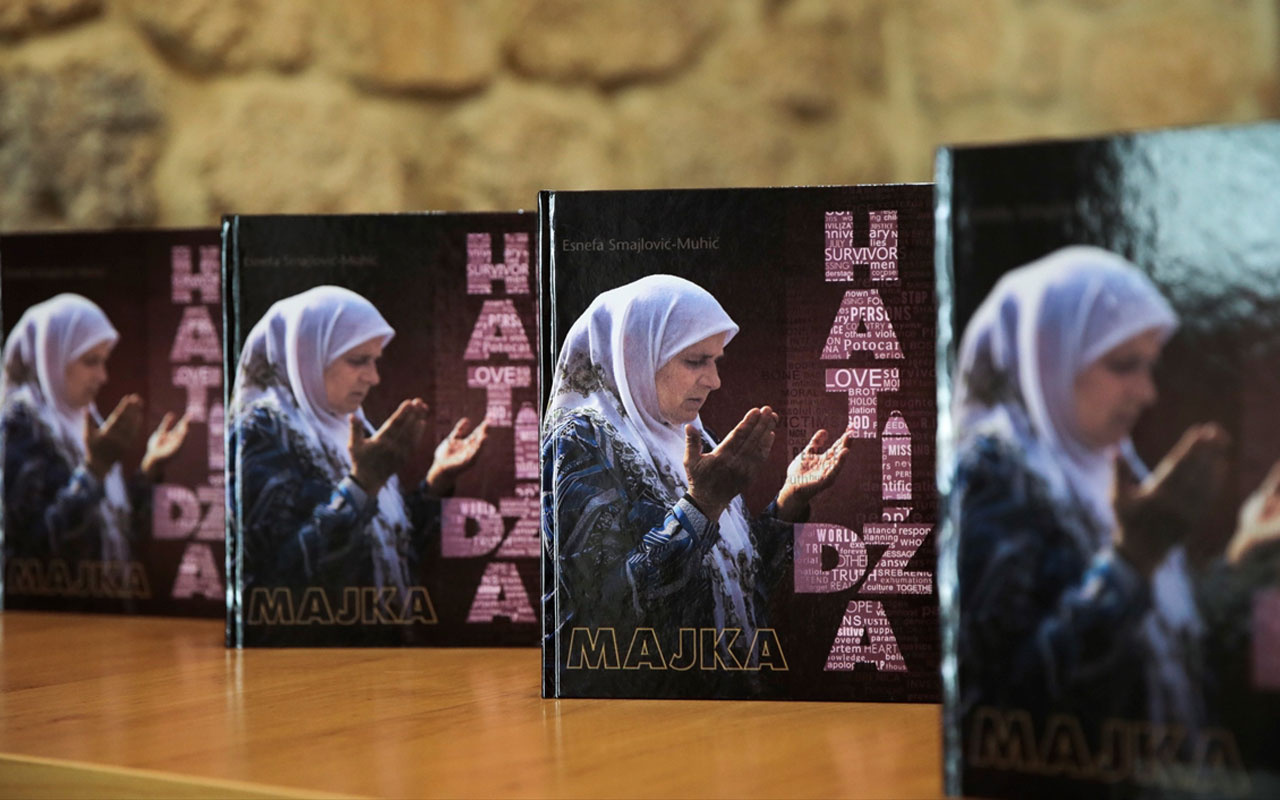 Srebrenitsa'daki soykırımın sembol isimlerinden Hatice Mehmedovic'in hayatı kitap oldu
