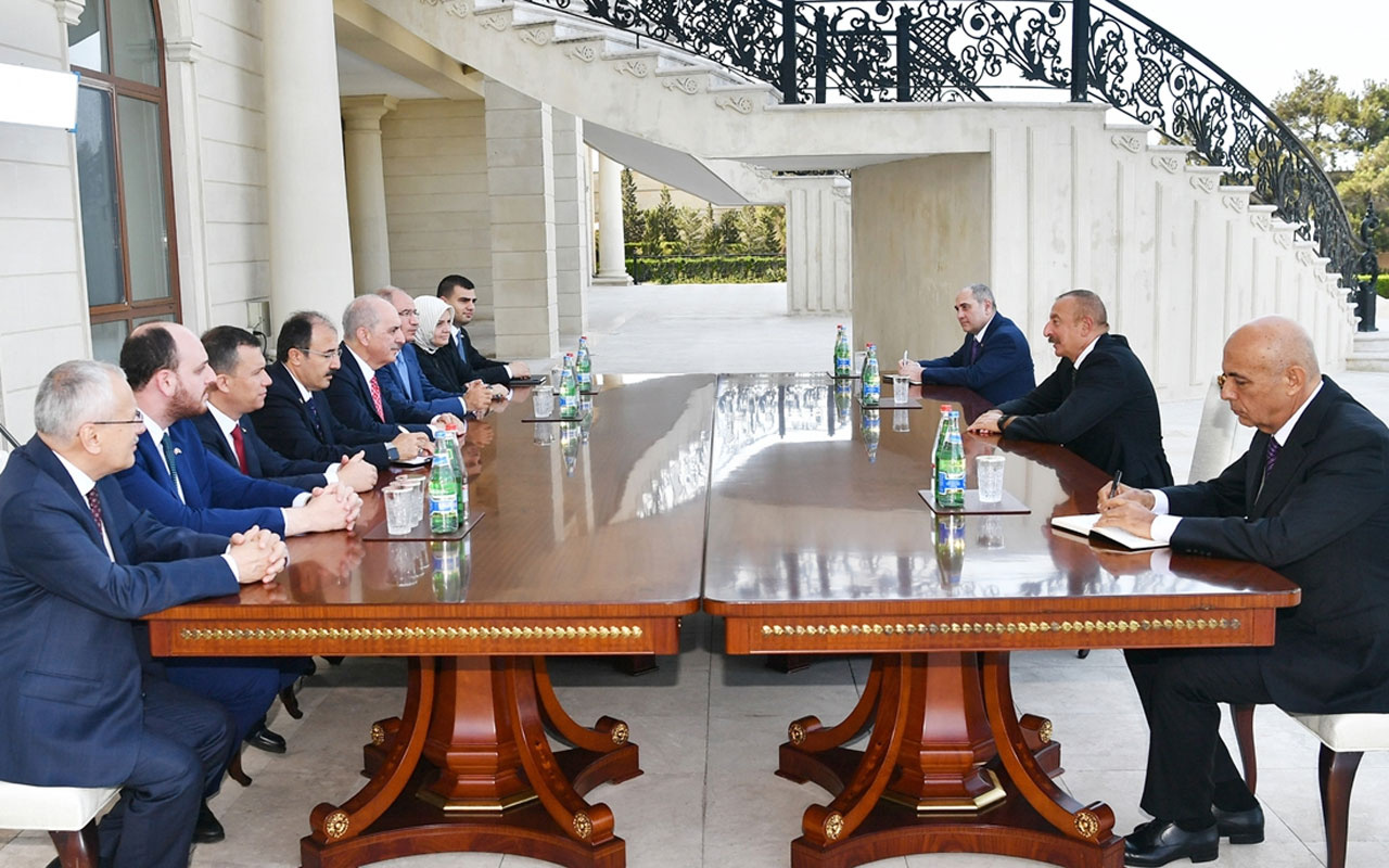 AK Parti heyetinden İlham Aliyev'e ziyaret