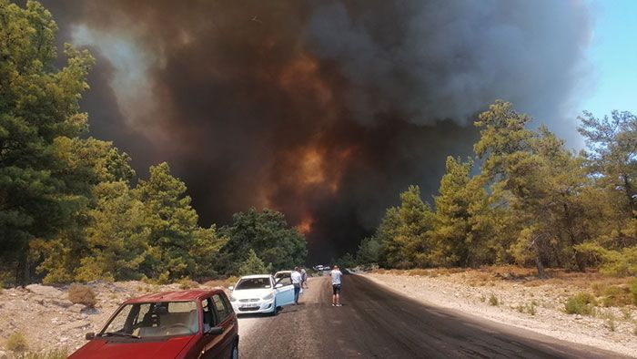 Antalya Manavgat yanıyor! 3 mahalle boşaltıldı bazı köyler yandı hastane boşaltılıyor