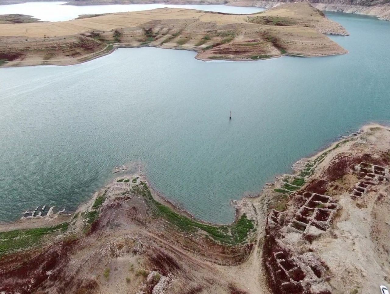 Kayseri Kocasinan'da sular çekilince ortaya çıktı muhtar uyardı