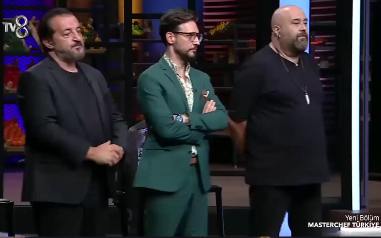 Tv8 MasterChef'te bir ilk daha yaşandı! Üçlü düello'da iki kişi birden üst tura geçti