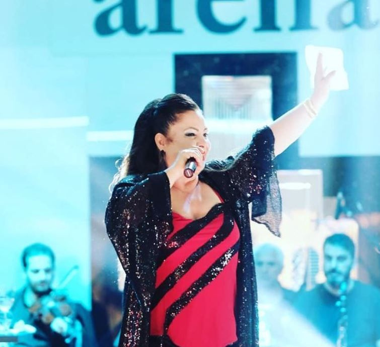 Demet Akalın'dan gırtlak kanseri olan şarkıcı Tüdanya'ya destek