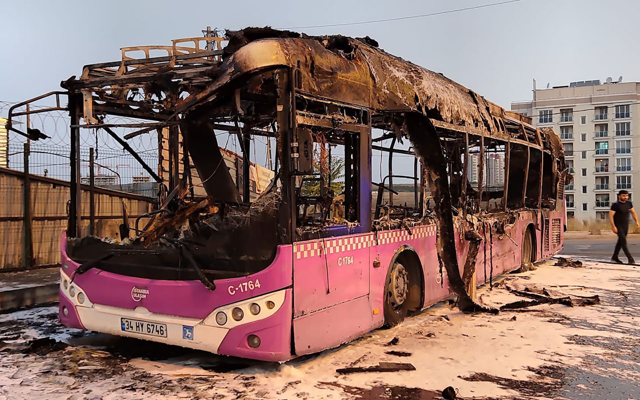 İstanbul Başakşehir’de İETT otobüsü alev alev yandı