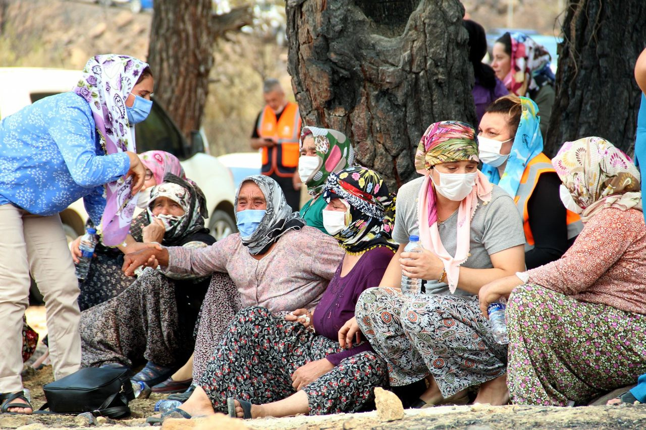 Antalya Manavgat'ta karı koca yanarak can verdi! Cenazede gözyaşları sel oldu