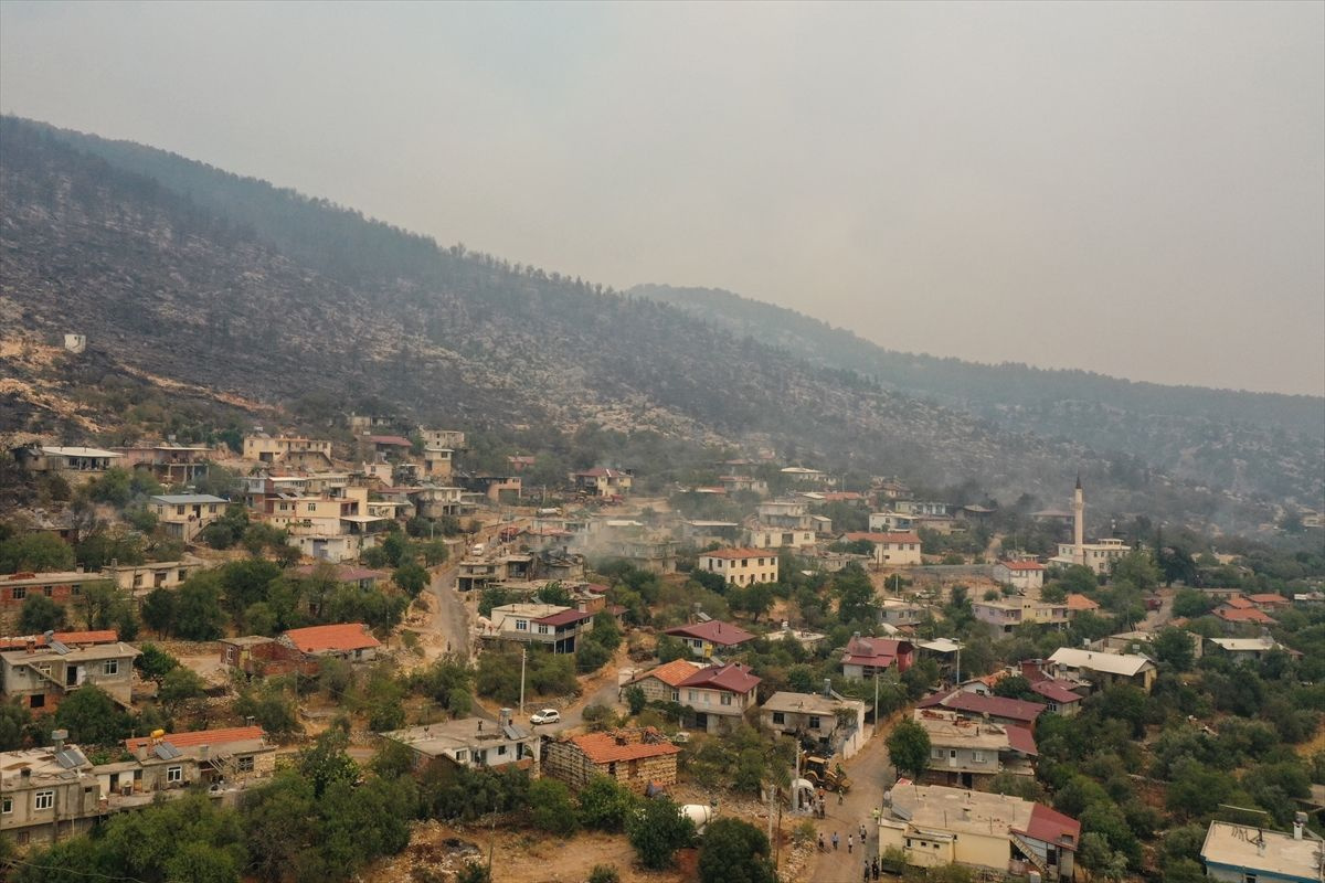 Antalya'da orman işçilerinin şehit olduğu yangın alanı havadan görüntülendi