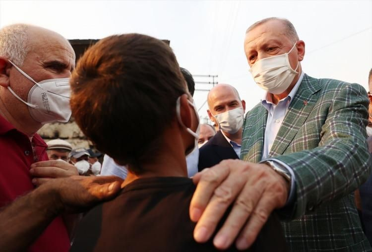 Cumhurbaşkanı Erdoğan, yangından etkilenen vatandaşlarla sohbet etti