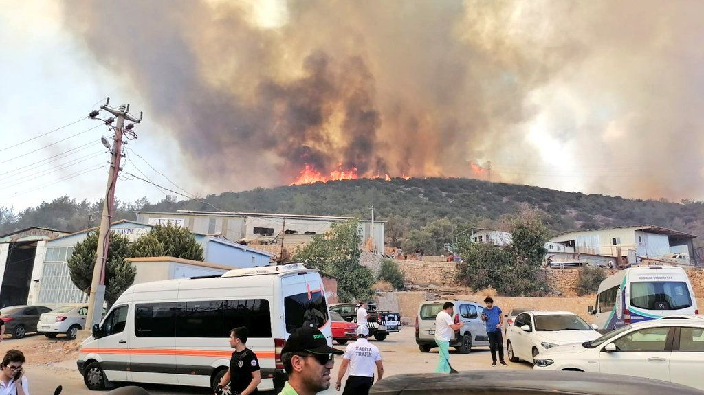 Bodrum'da yeni yangın! Evler ve oteller boşaltılıyor Milas yangını da Bodrum'a sıçradı