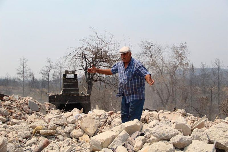 Manavgat'ta yangında 4 evi yandı 54 yıllık emeği 2 dakikada gitti