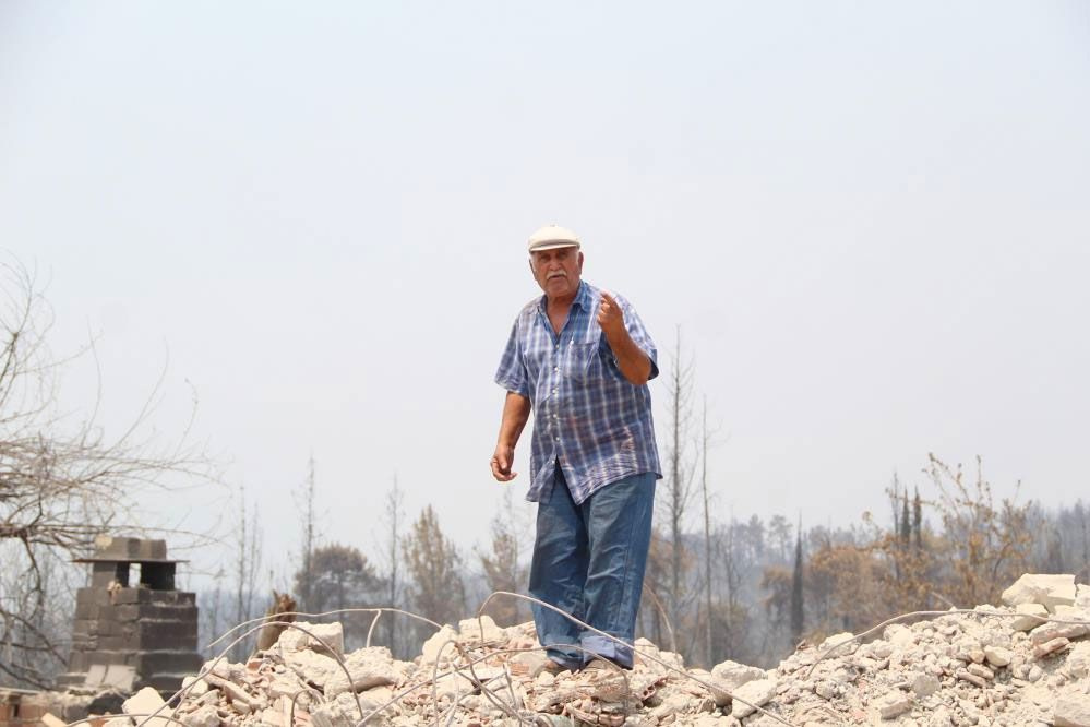 Manavgat'ta yangında 4 evi yandı 54 yıllık emeği 2 dakikada gitti