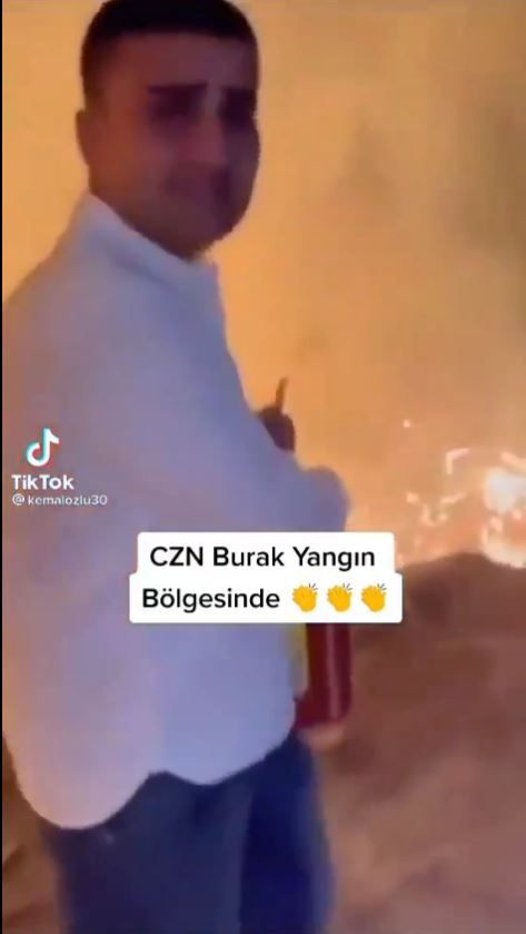 CZN Burak Özdemir Antalya yangınında ev tipi söndürücüyle 'şov' yaptı!